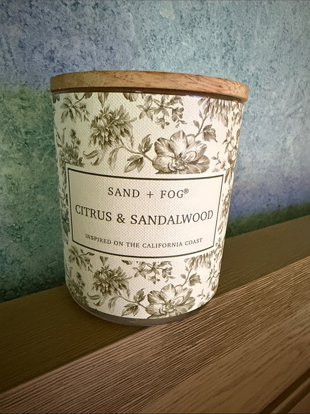 Sand + Fog Citrus & Sandalwood Scented Candle - Cream Floral with Wood Lid